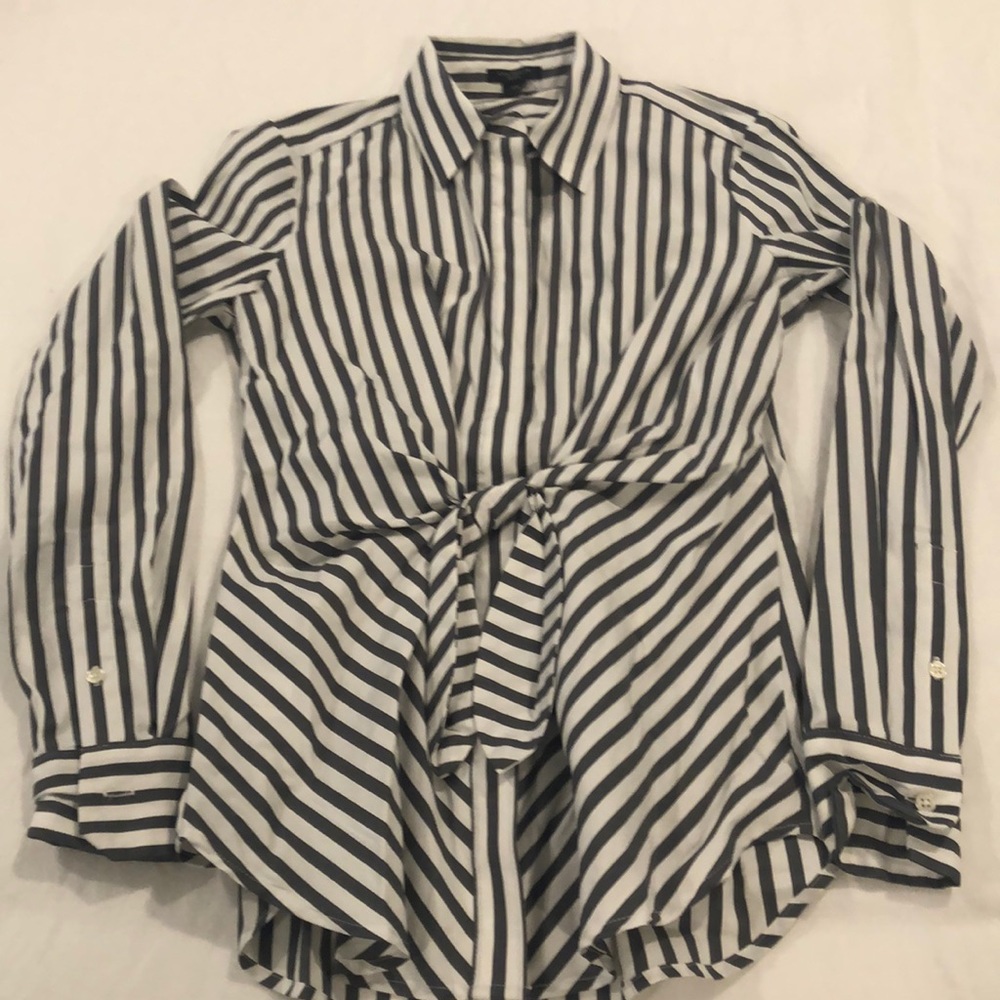 Ann Taylor fitted perfect shirt with front tie